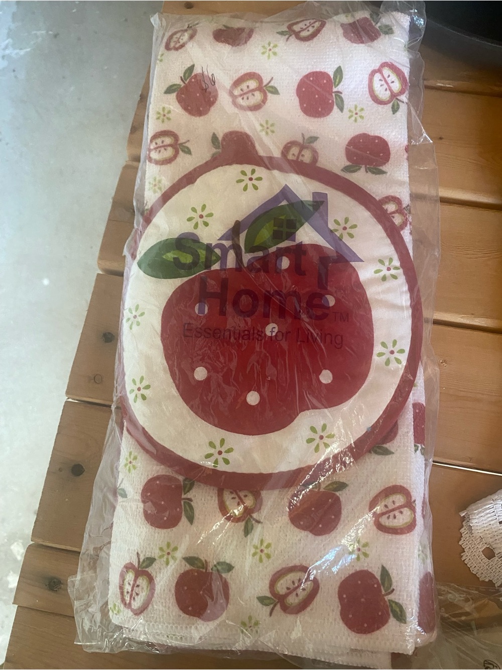 Smart Home Red Apple Kitchen Towel Set 2 dish towels and one pot holder